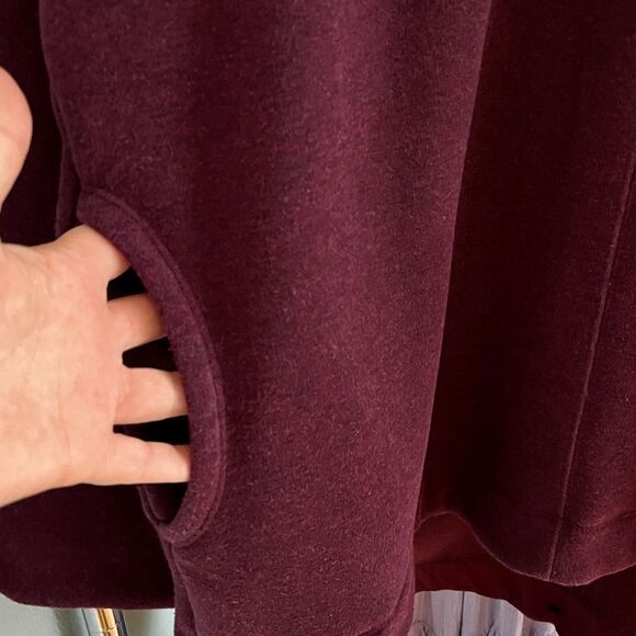 Athleta Cozy Karma Funnel Neck Fleece Oversize Sweatshirt Pockets in Wine medium - Picture 5 of 7